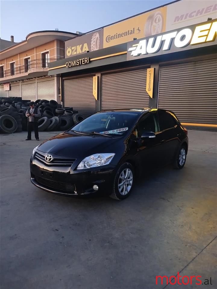 2012' Toyota Auris photo #3