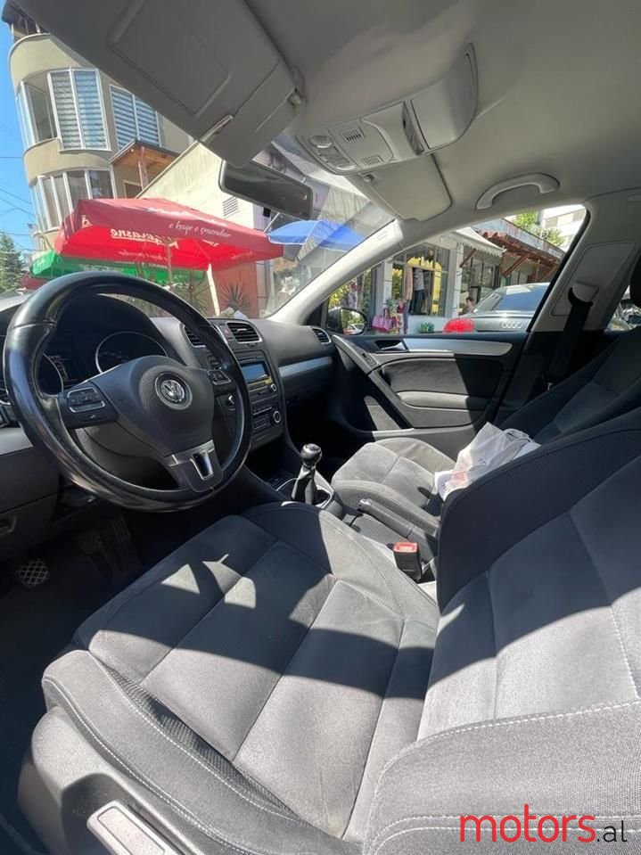 2010' Volkswagen Golf photo #5