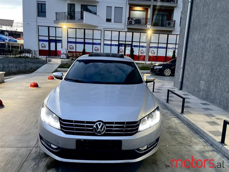 2012' Volkswagen Passat photo #3