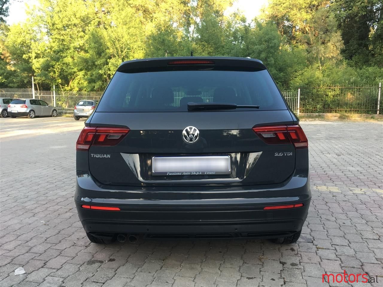 2018' Volkswagen Tiguan photo #2