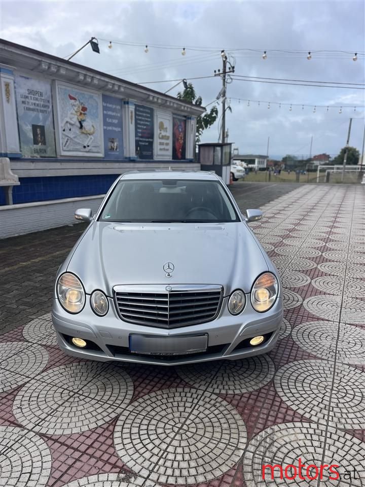 2008' Mercedes-Benz E 200 photo #1