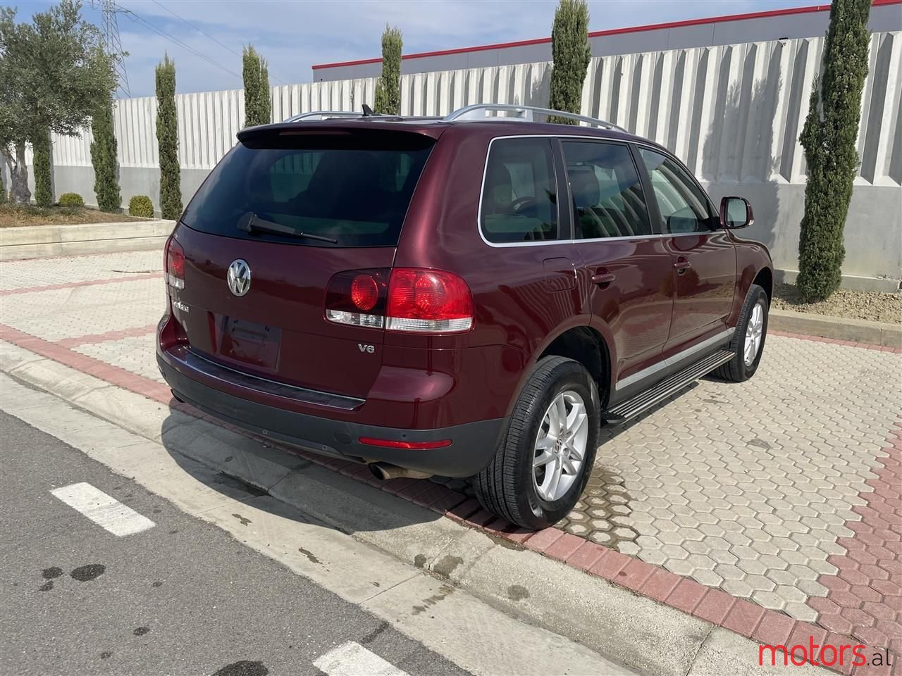 2009' Volkswagen Touareg photo #2