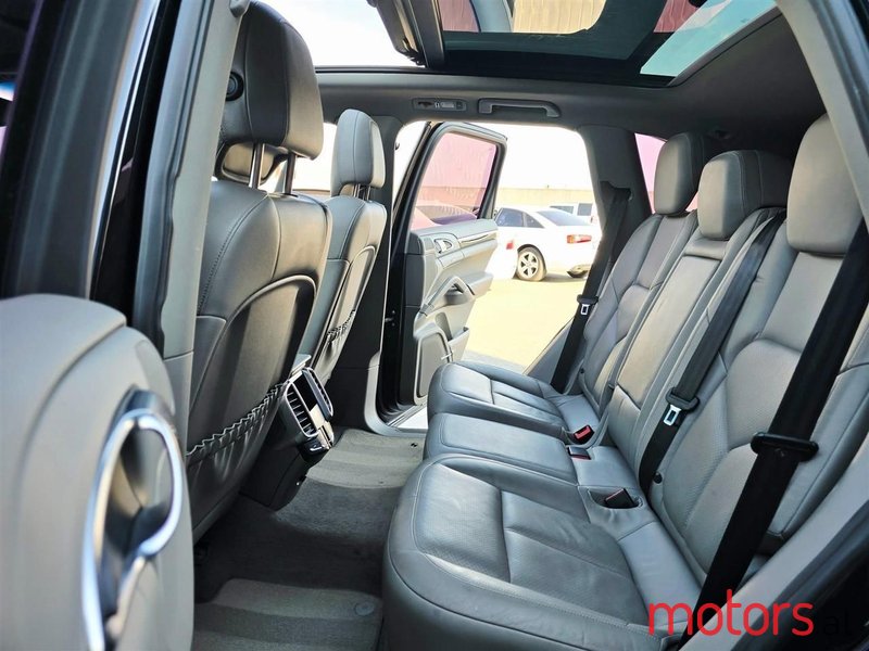 2012' Porsche Cayenne photo #5