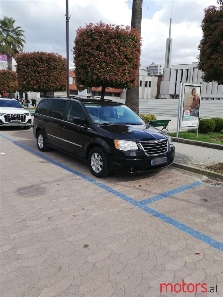 2011' Chrysler Grand Voyager photo #1