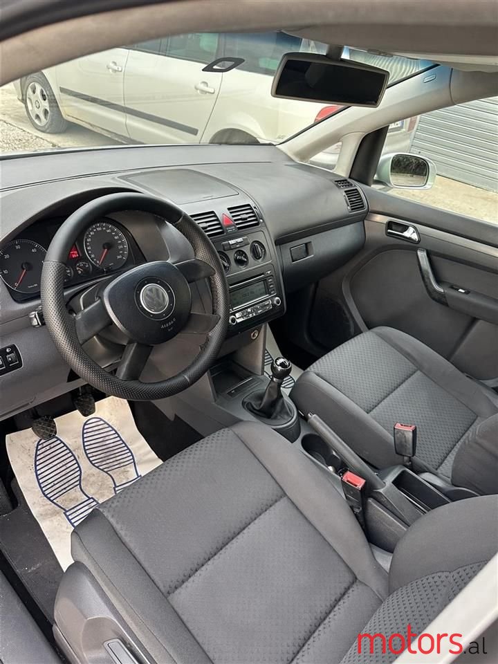 2006' Volkswagen Touran photo #2
