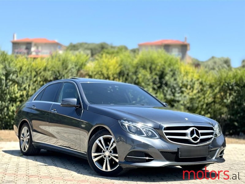 2015' Mercedes-Benz E 220 photo #2