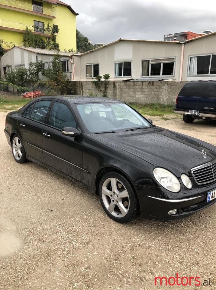 2004' Mercedes-Benz E 220 photo #1