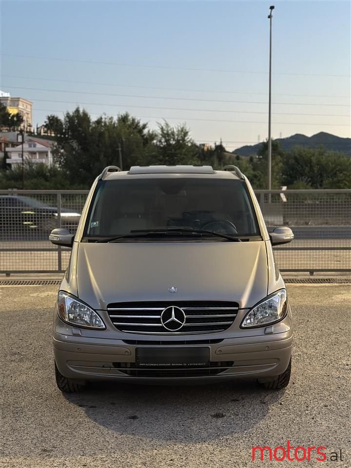 2009' Mercedes-Benz Viano photo #2