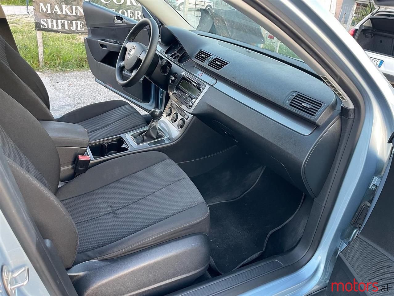 2008' Volkswagen Passat photo #2