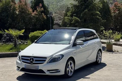 2013' Mercedes-Benz B 200