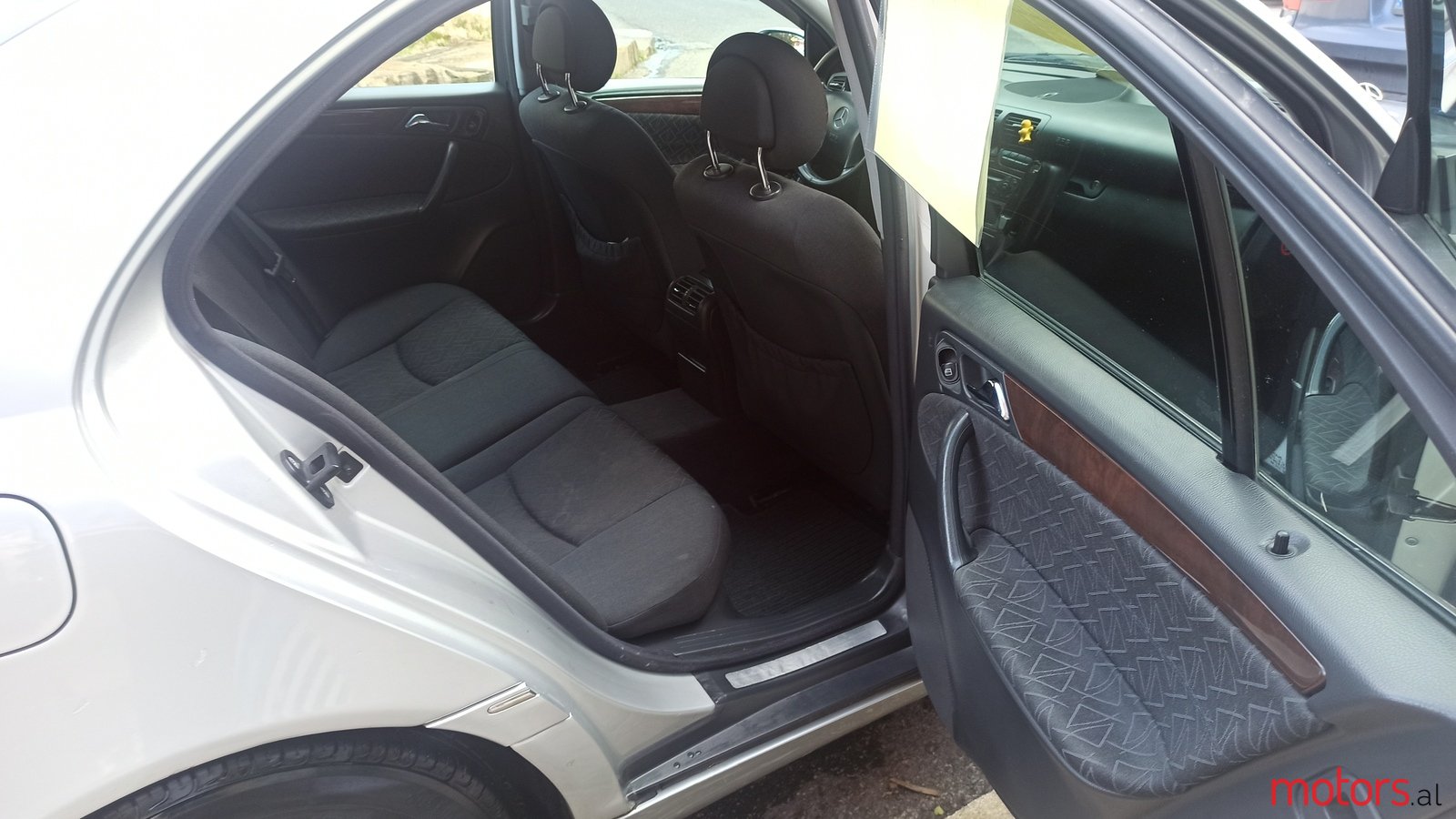 2002' Mercedes-Benz C 220 photo #3