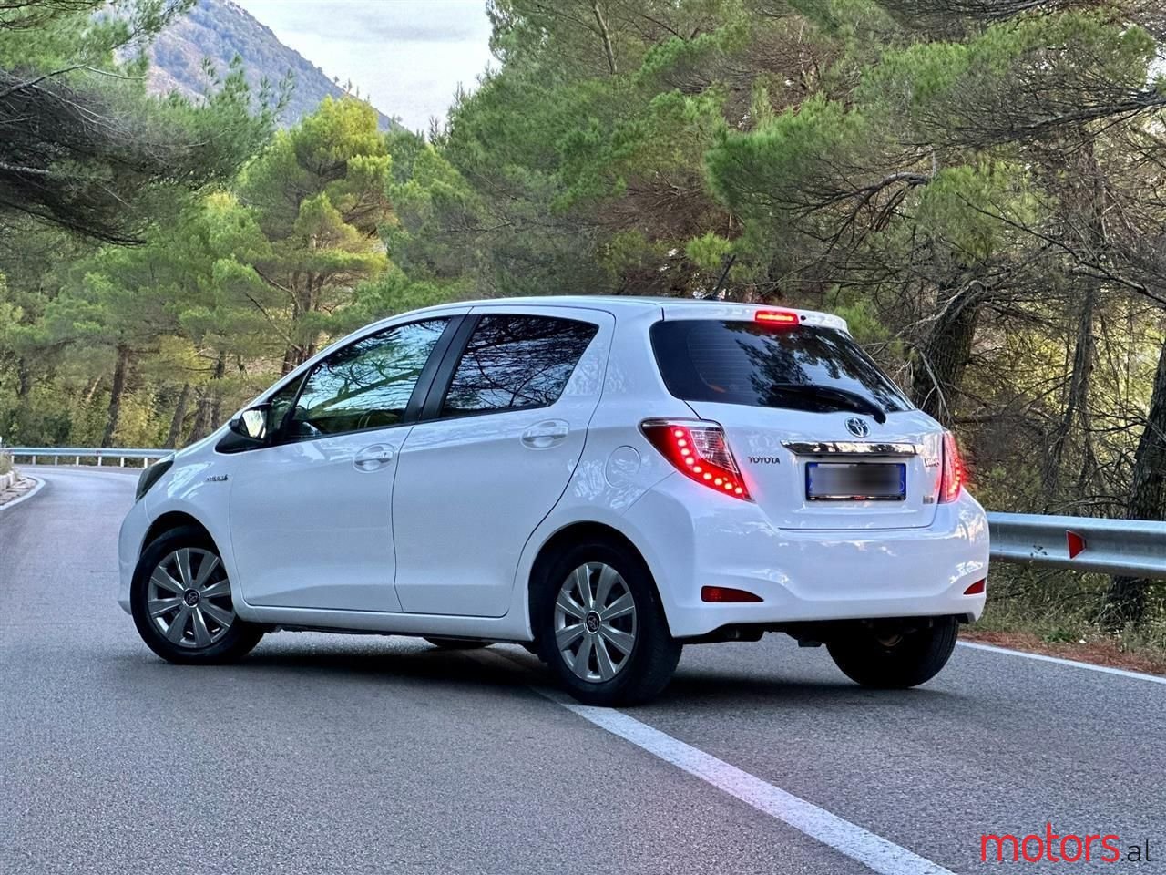 2013' Toyota Yaris photo #4