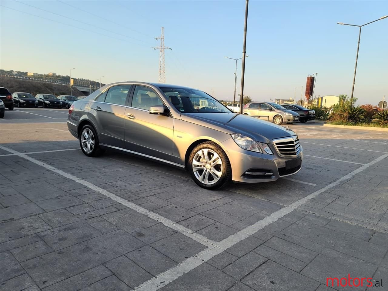 2011' Mercedes-Benz E 220 photo #2