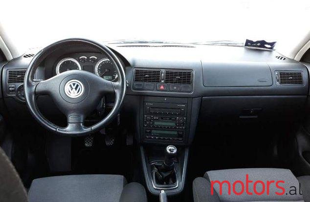 2003' Volkswagen Golf photo #1