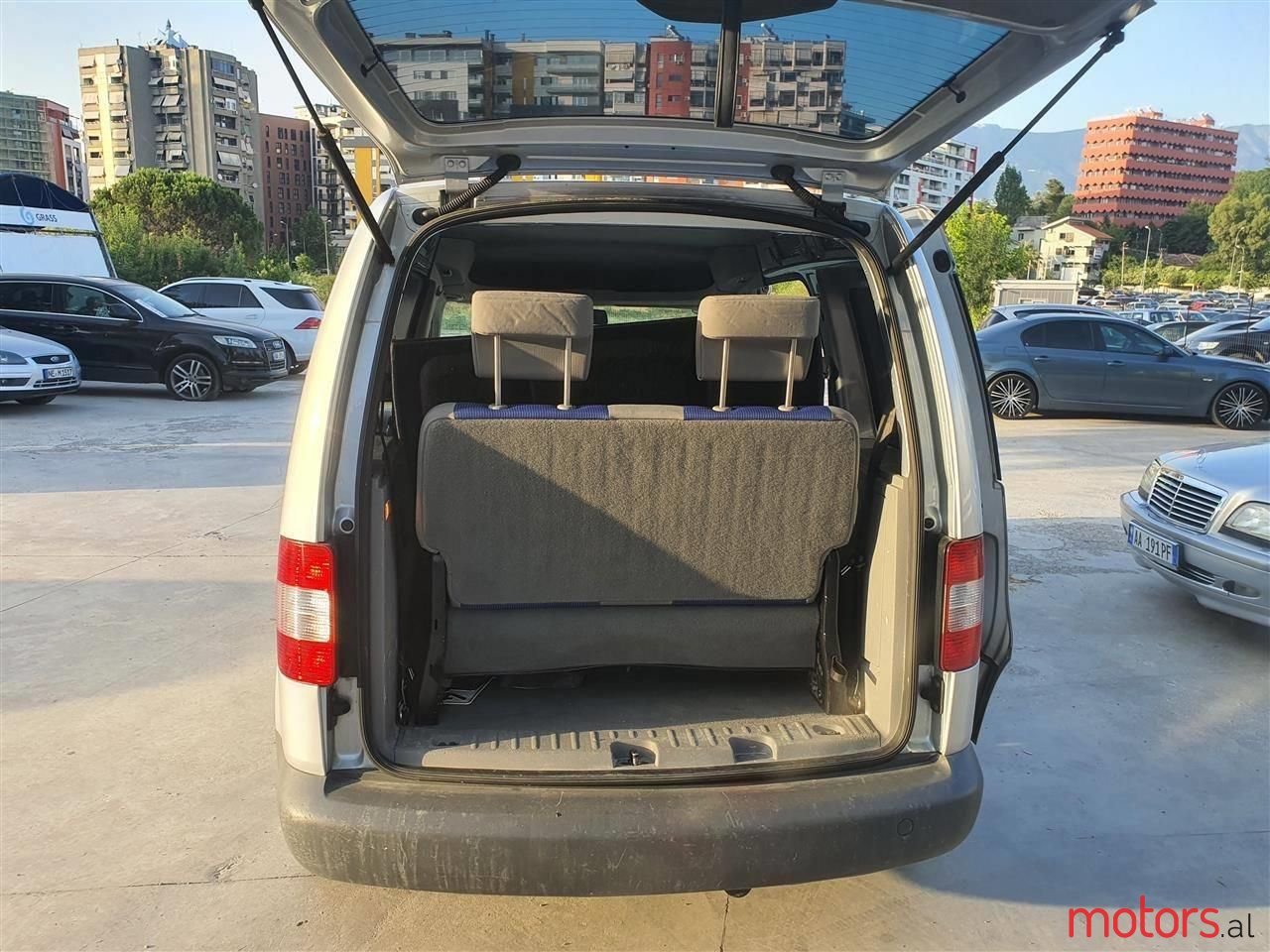 2005' Volkswagen Caddy photo #2