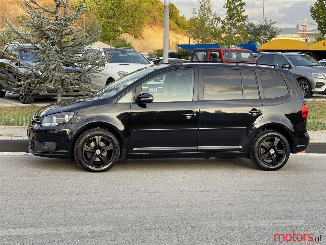 2013' Volkswagen Touran photo #6