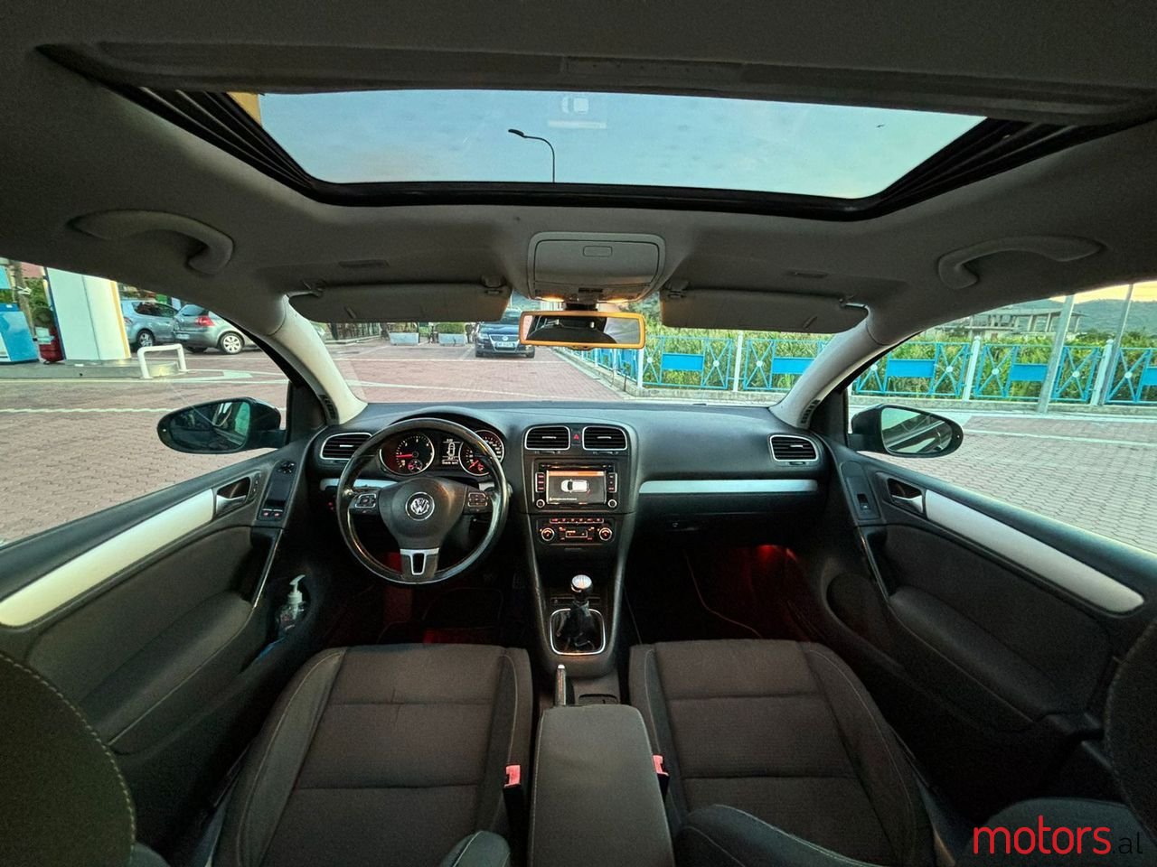 2010' Volkswagen Golf photo #2