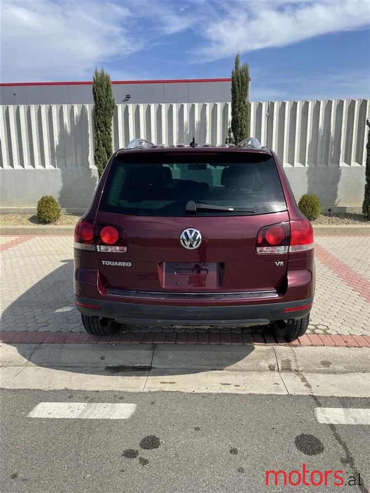 2009' Volkswagen Touareg photo #3