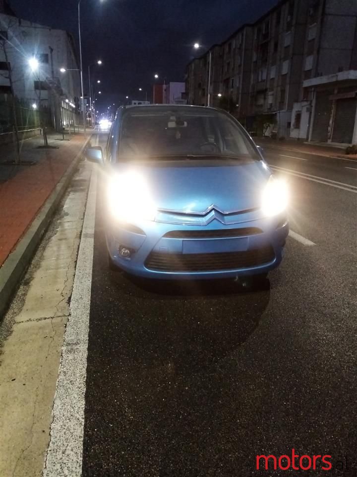 2008' Citroen C4 photo #5