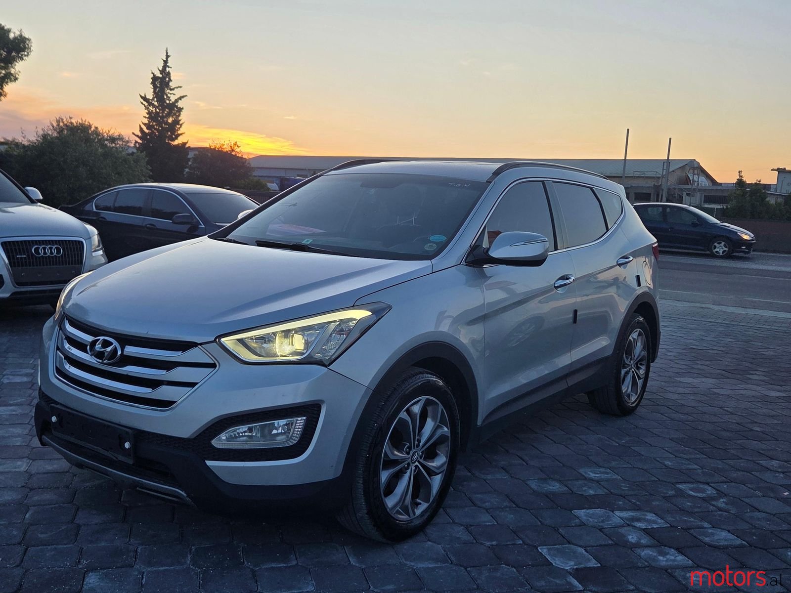2013' Hyundai Santa Fe photo #2