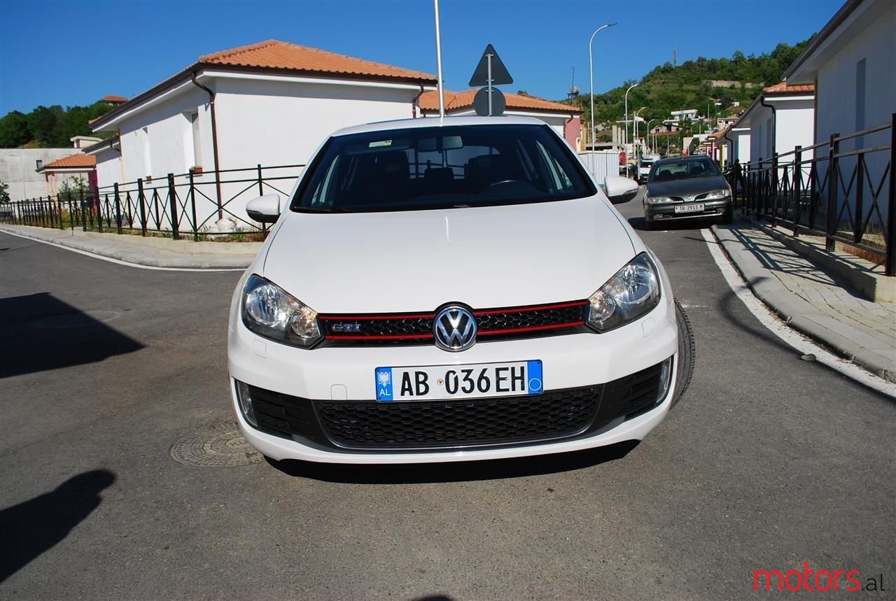 2010' Volkswagen Golf photo #5