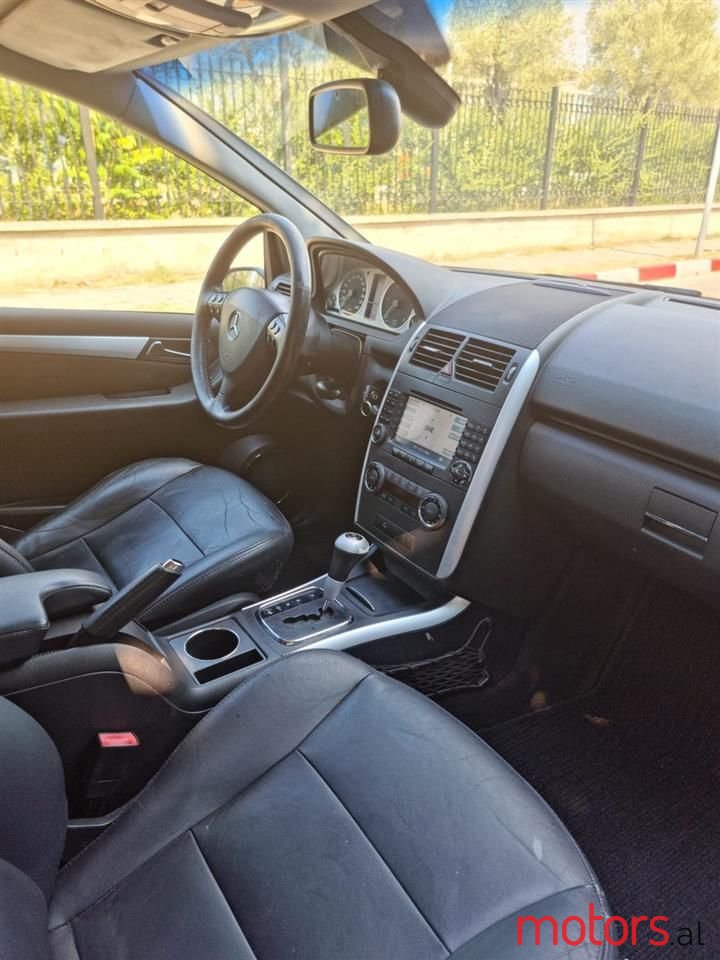 2008' Mercedes-Benz A 180 photo #3