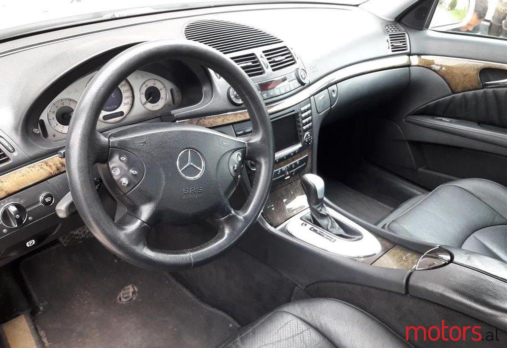 2003' Mercedes-Benz E 270 photo #2