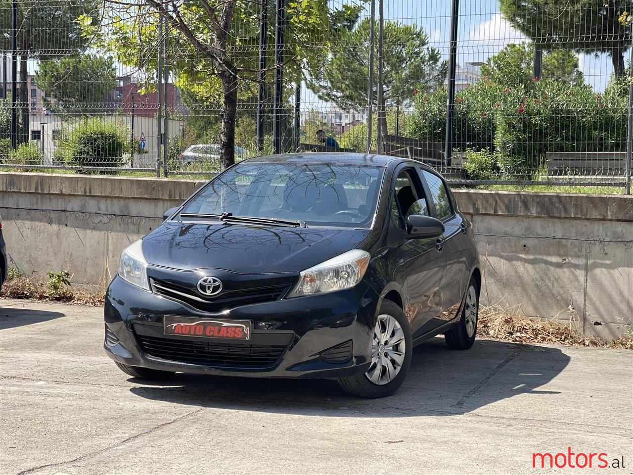 2013' Toyota Yaris photo #2