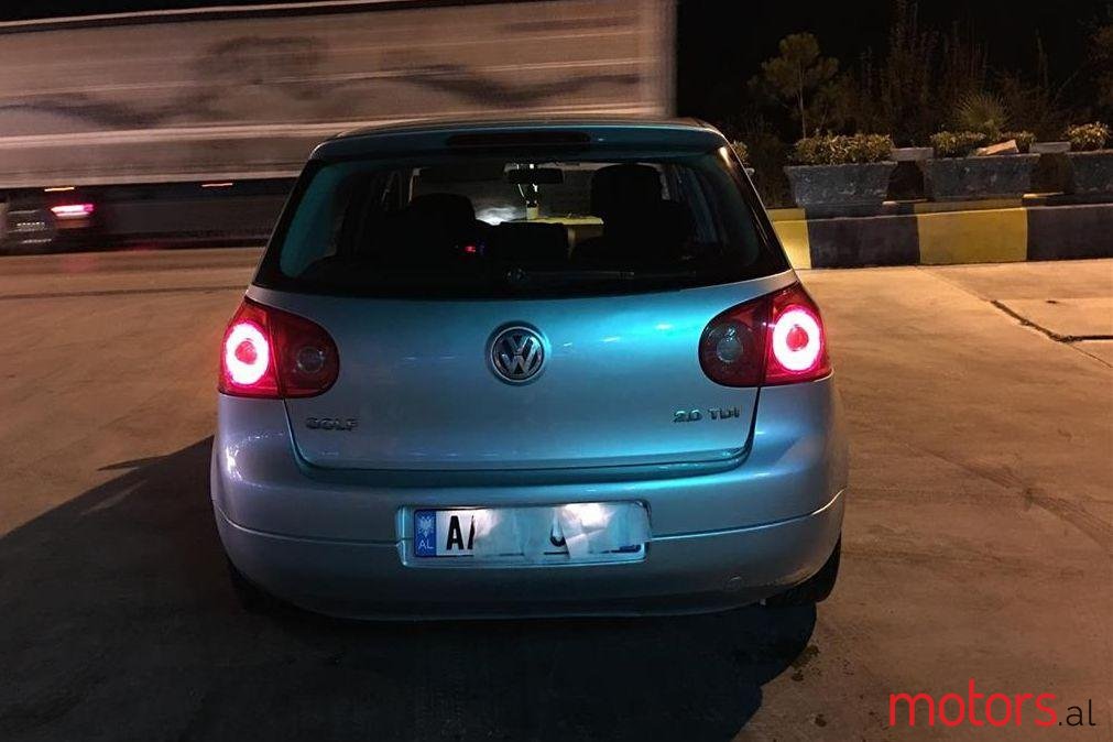 2004' Volkswagen Golf photo #2