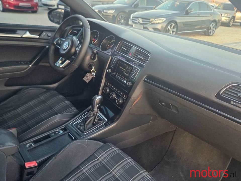 2014' Volkswagen Golf photo #6