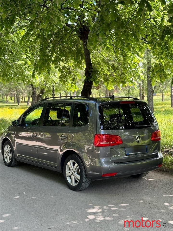 2012' Volkswagen Touran photo #6