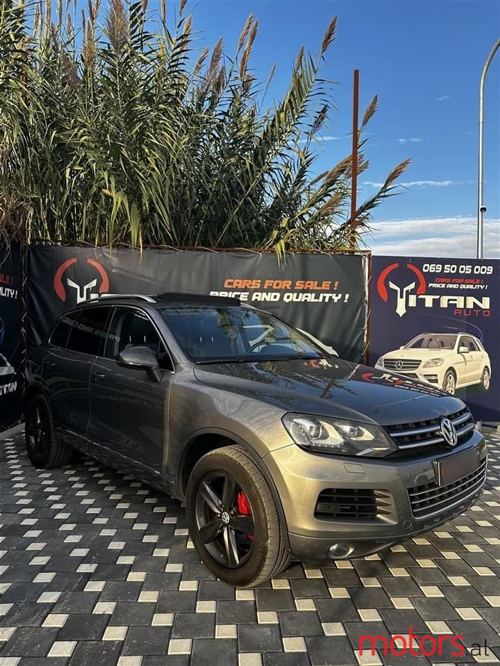 2012' Volkswagen Touareg photo #3