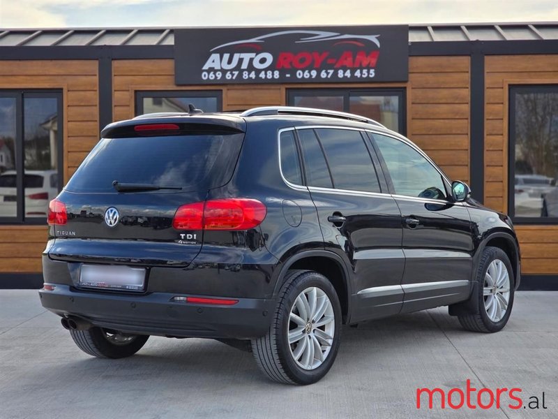 2012' Volkswagen Tiguan photo #3