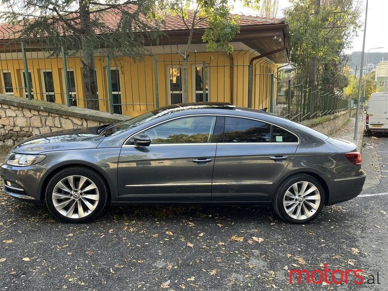 2014' Volkswagen Passat photo #2