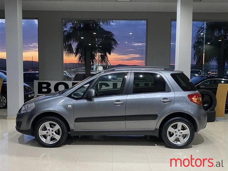 2012' Suzuki SX4 photo #4