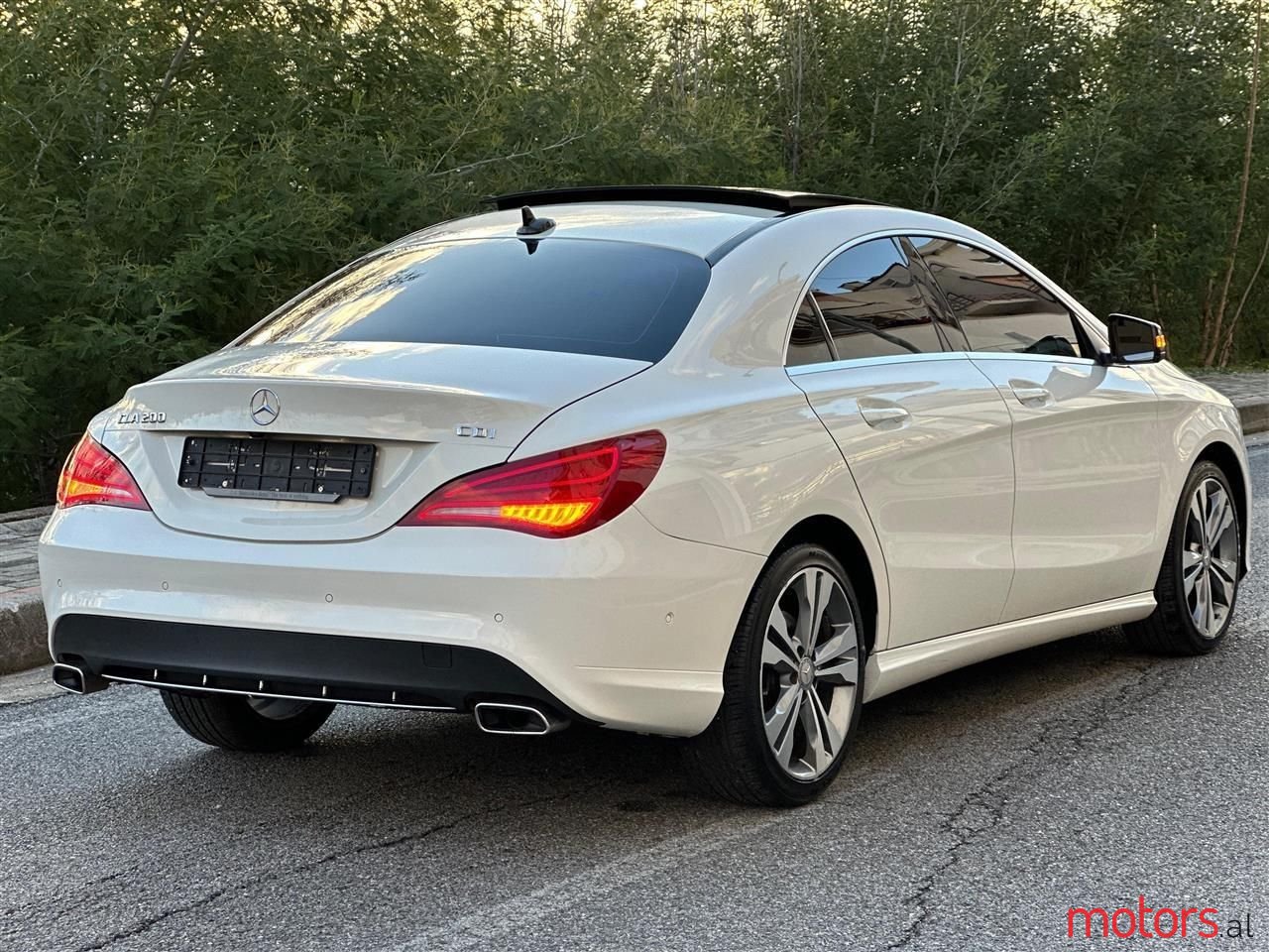 2015' Mercedes-Benz CLA 200 photo #2