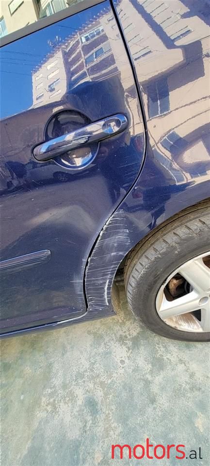 2004' Volkswagen Touran photo #1