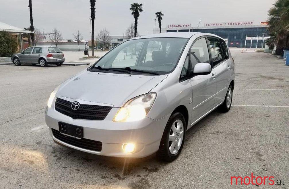 2004' Toyota Corolla Verso photo #1