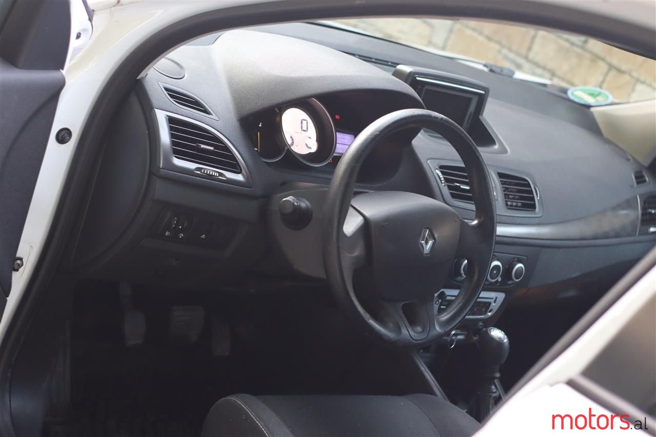 2012' Renault Megane photo #3