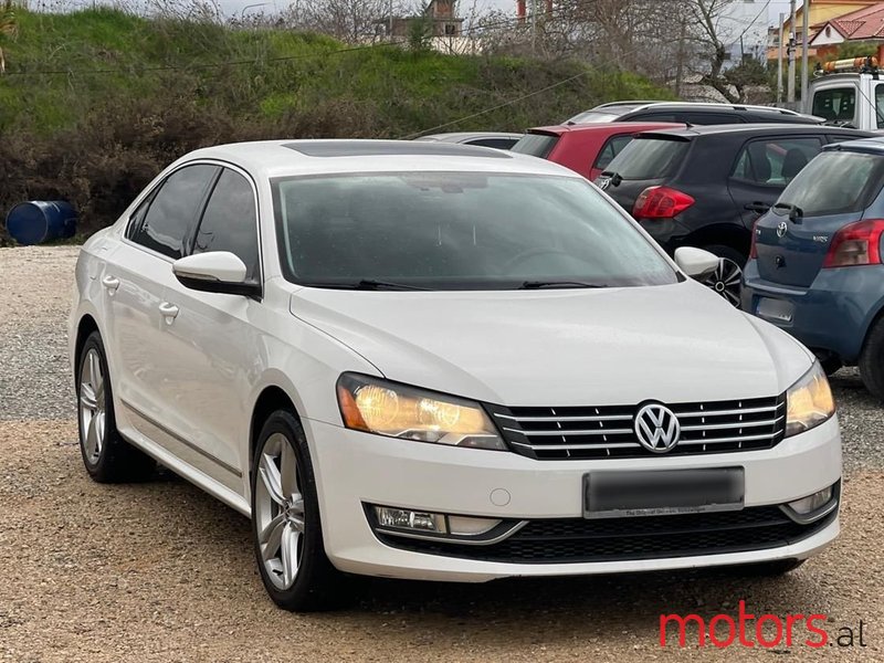 2012' Volkswagen Passat photo #1