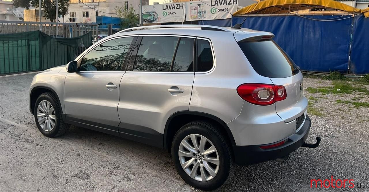 2010' Volkswagen Tiguan photo #6