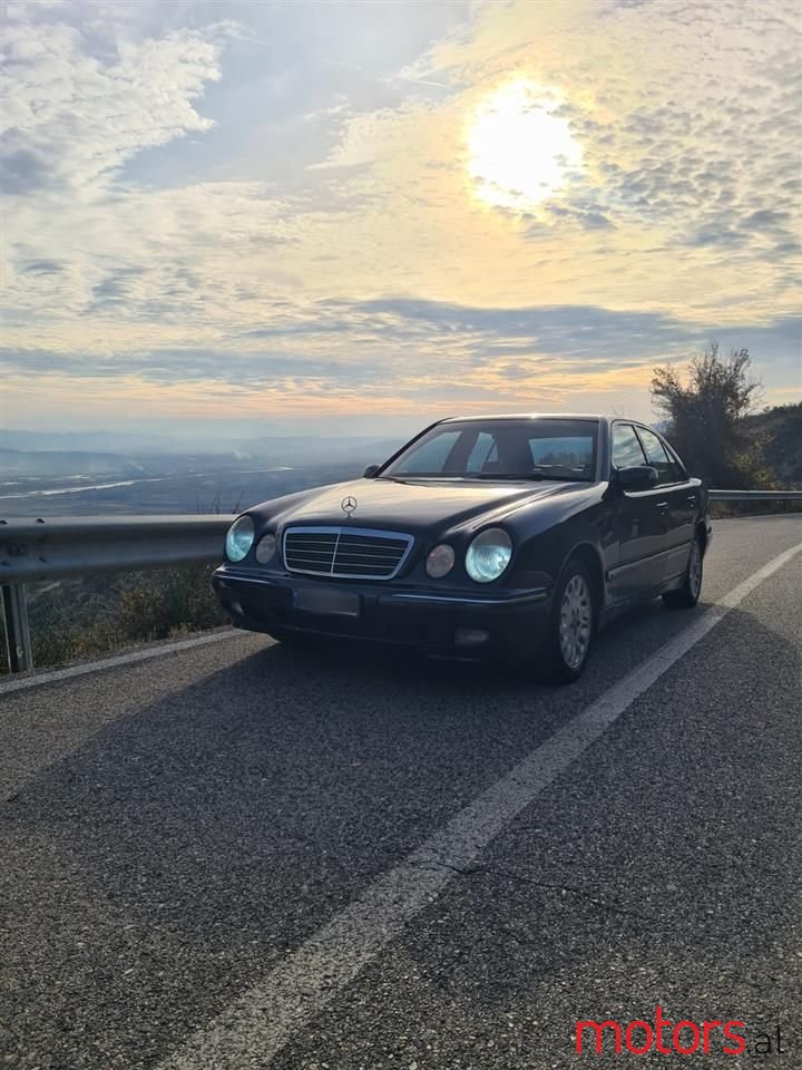 2001' Mercedes-Benz E 270 photo #3