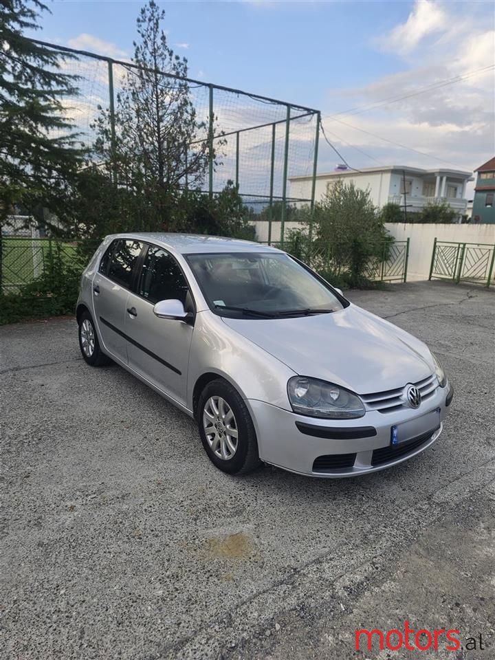 2004' Volkswagen Golf photo #2