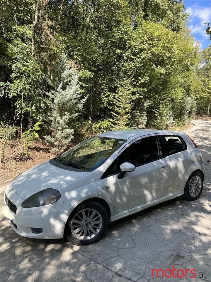 2009' Fiat Grande Punto photo #4