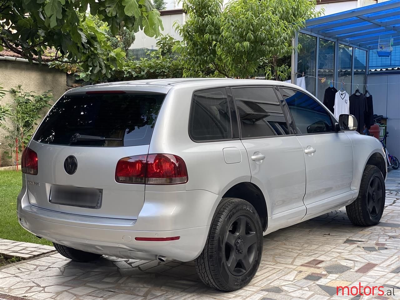 2004' Volkswagen Touareg photo #5