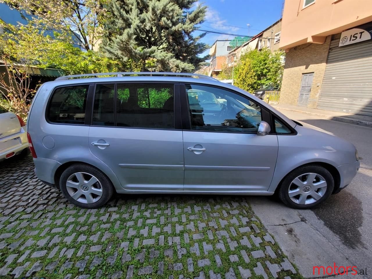 2005' Volkswagen Touran photo #1