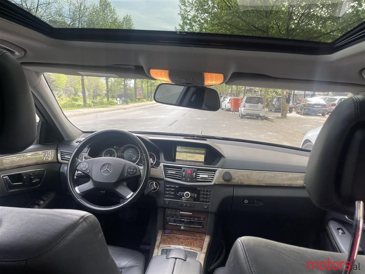 2011' Mercedes-Benz 300 photo #6