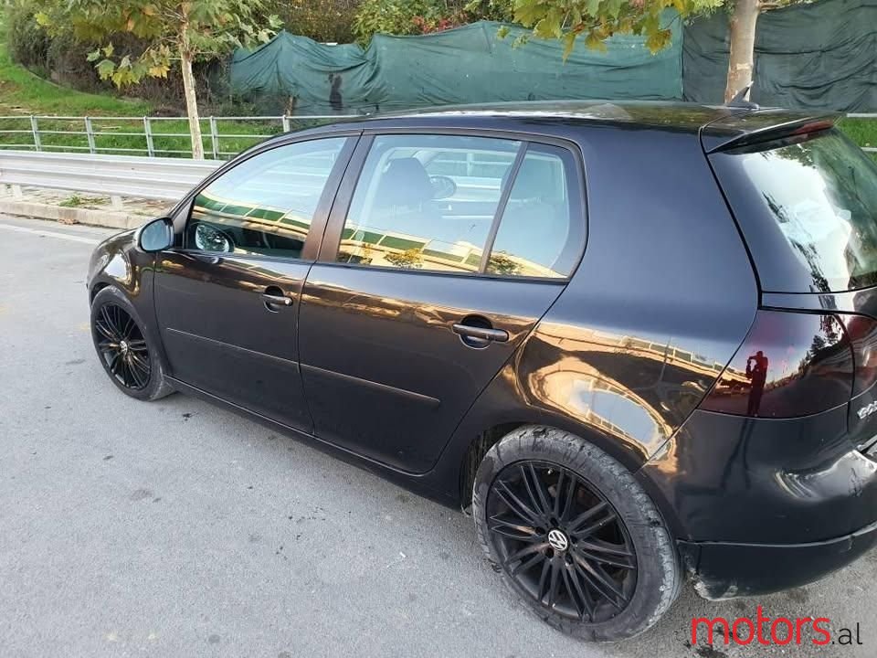 2004' Volkswagen Golf photo #2