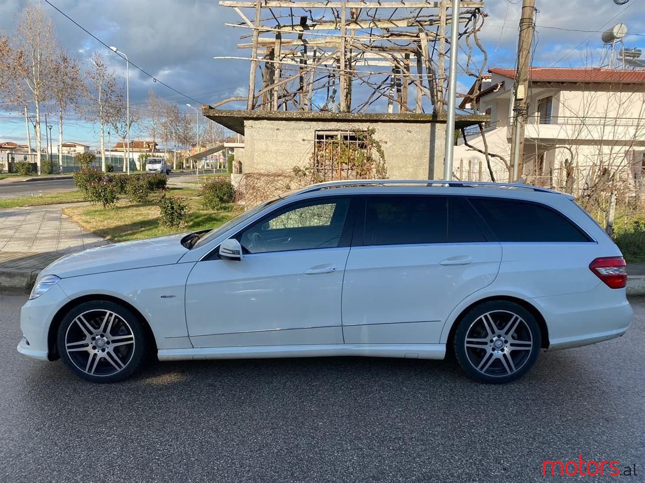 2013' Mercedes-Benz E 350 photo #3