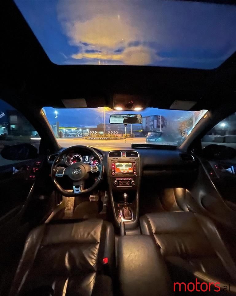 2011' Volkswagen Golf photo #5